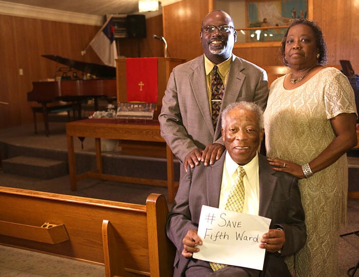 Fifthward_Pastor-Quinton-Smith-and-church-attendees---Missionary-Baptist